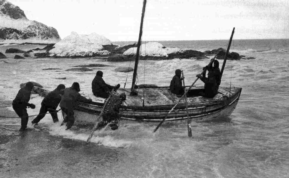 The James Caird sets off from Elephant Island