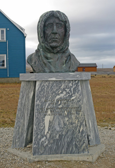 bust of Roald Amundsen