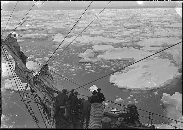 Pack ice first sighted on 31st Dec 1911, Aurora in Antarctica