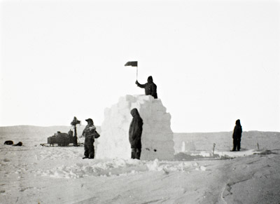 amundsens depot marking, great ice barrier, Nov 1911
