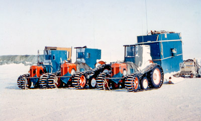 Tractors in Antarctica 1957-sm