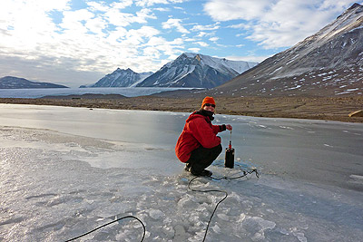 Measuring phytoplankton in a frozen lake