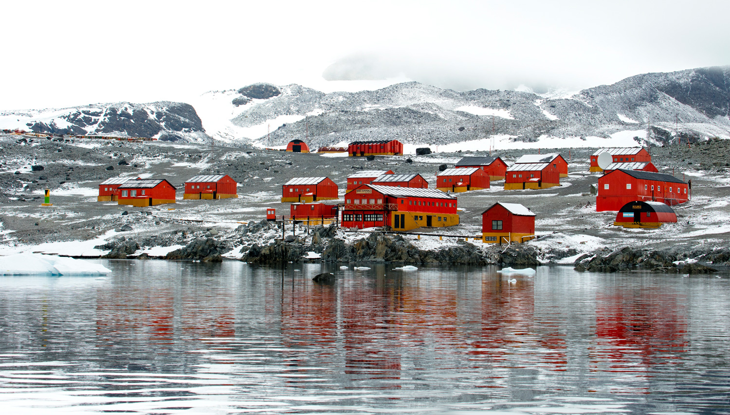 The Antarctic Population - who lives in Antarctica