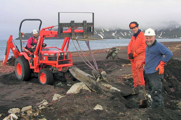 Removal of Otter 294 before being brought back to the U.K. 