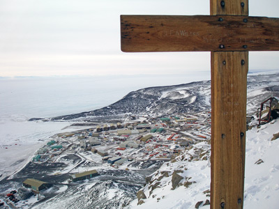 memorial cross 
							erected to Captain Scott and his South Pole team
