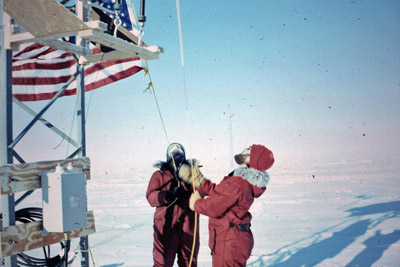 Lee connecting flag to rope