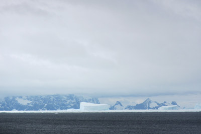 Icebergs between Signy and Coronation Islands