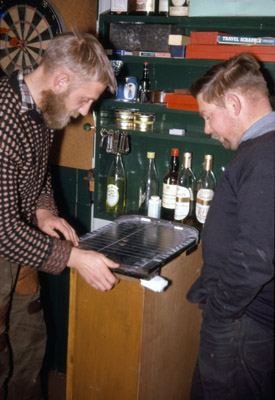 Peter Tilbrook and Walter Townsend playing shove halfpenny