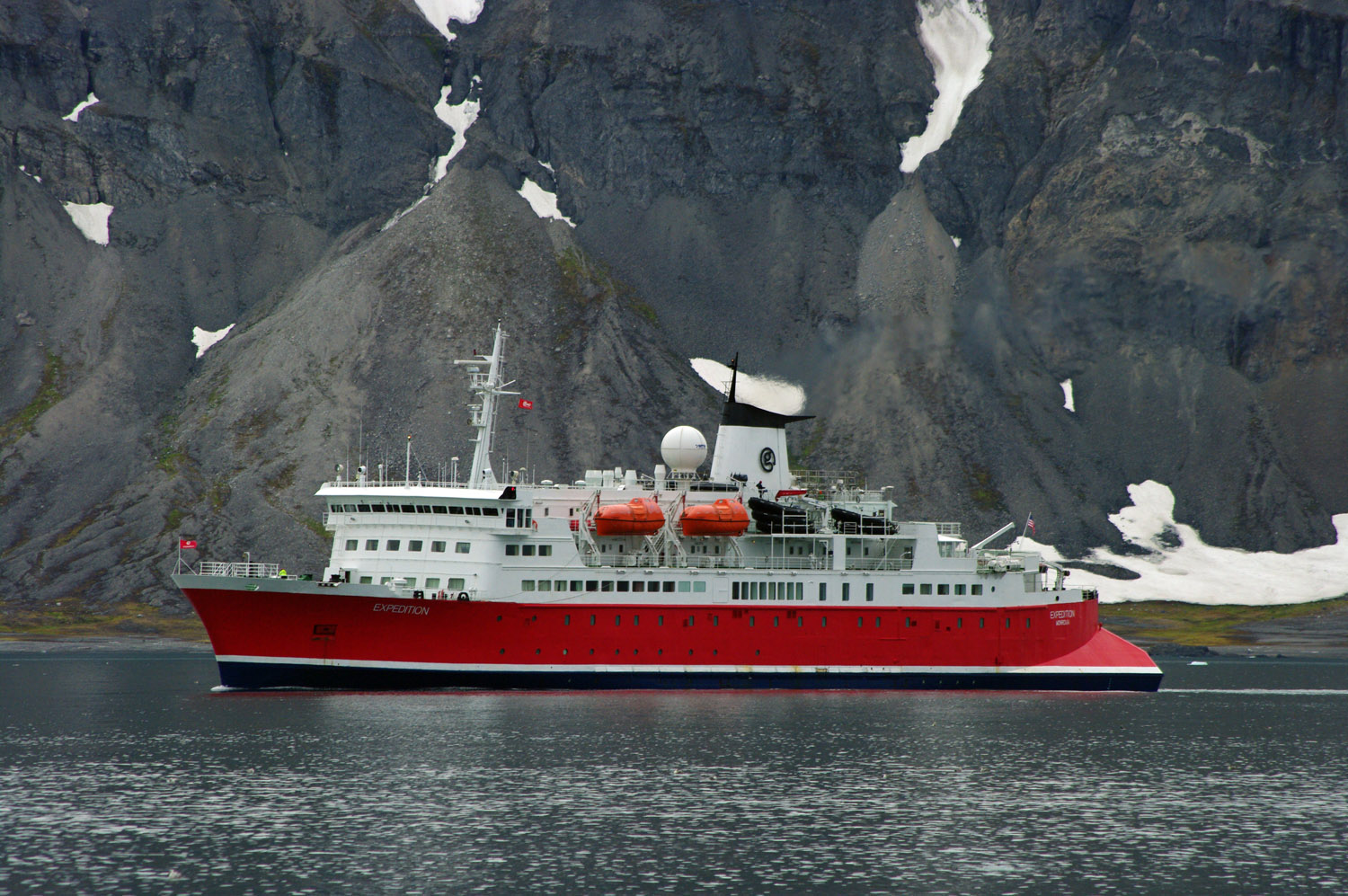 svalbard cruise ships