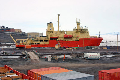 Nathaniel B Palmer in ice dock